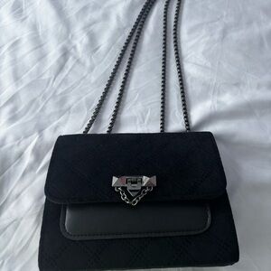 Elegant Black Chain Strap Bag